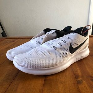 Men’s Nike free run size 13 white (stained)